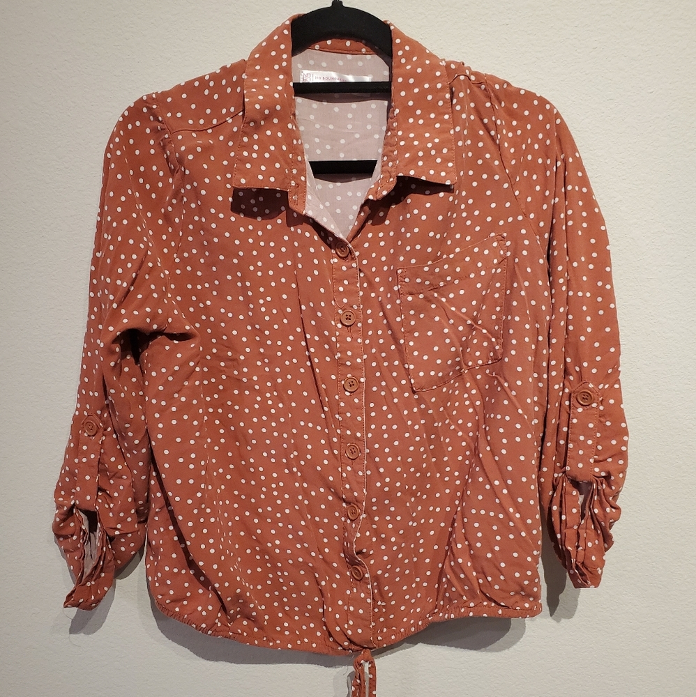 ORANGE POLKA DOT BUTTON UP SHIRT